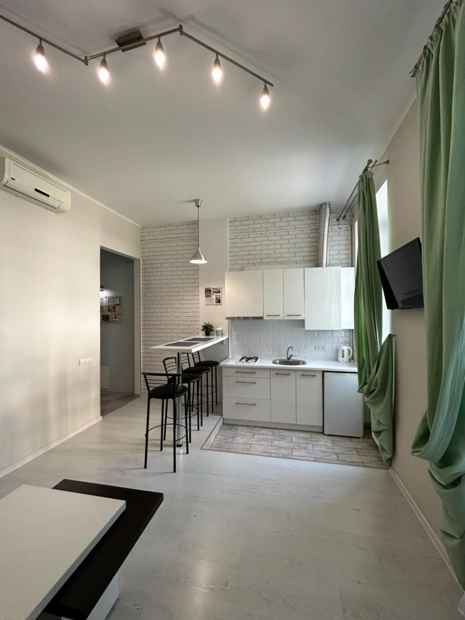 Modern Apartment In Old City Center Lviv Bagian luar foto