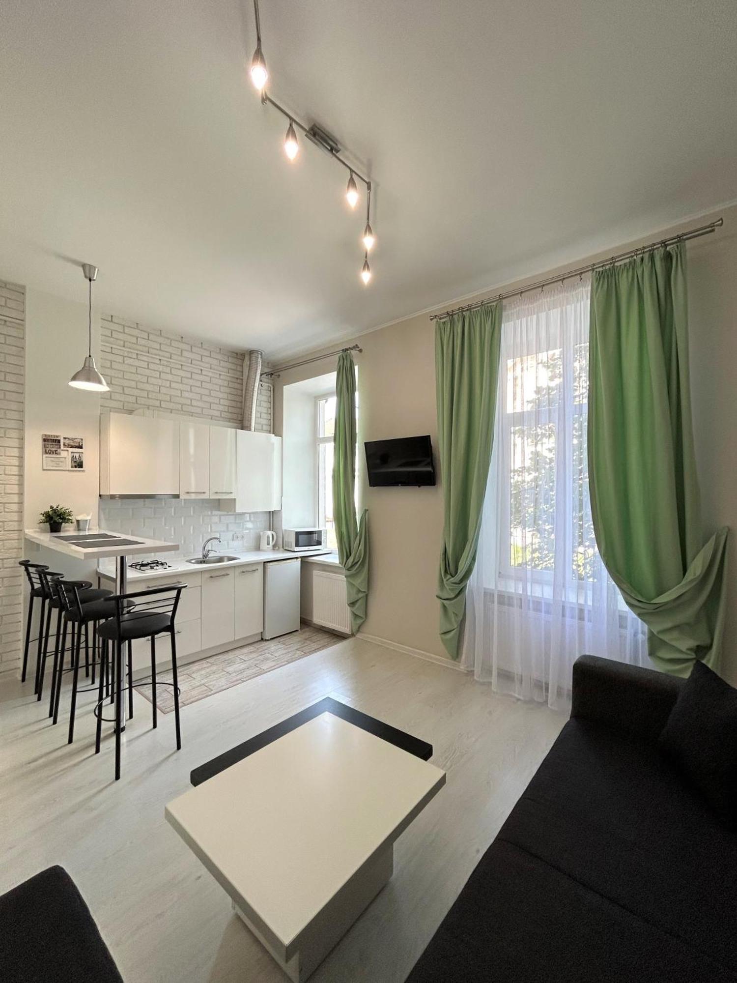 Modern Apartment In Old City Center Lviv Bagian luar foto