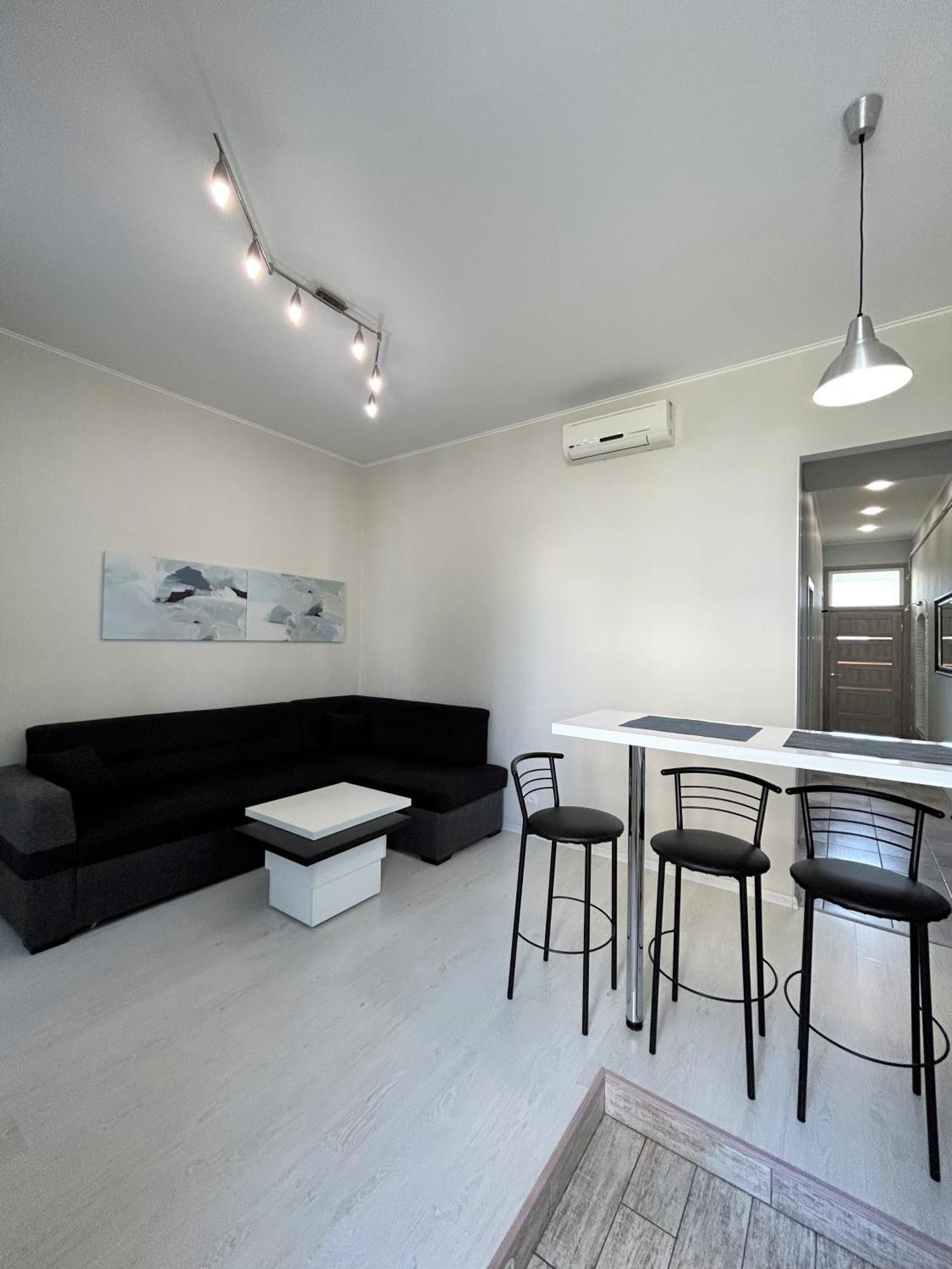 Modern Apartment In Old City Center Lviv Bagian luar foto