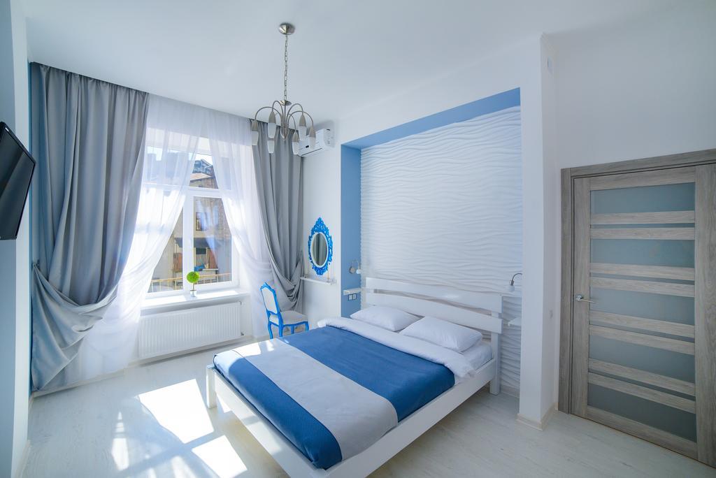 Modern Apartment In Old City Center Lviv Bagian luar foto