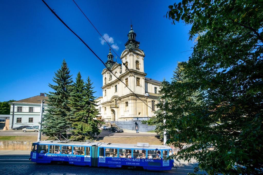 Modern Apartment In Old City Center Lviv Bagian luar foto