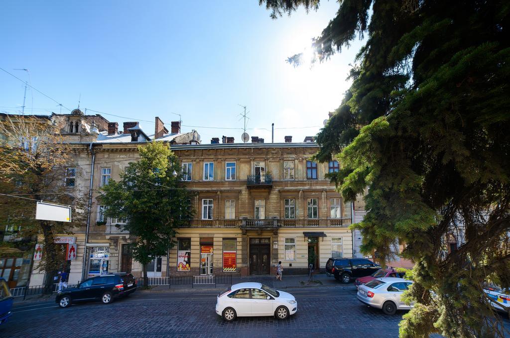 Modern Apartment In Old City Center Lviv Bagian luar foto