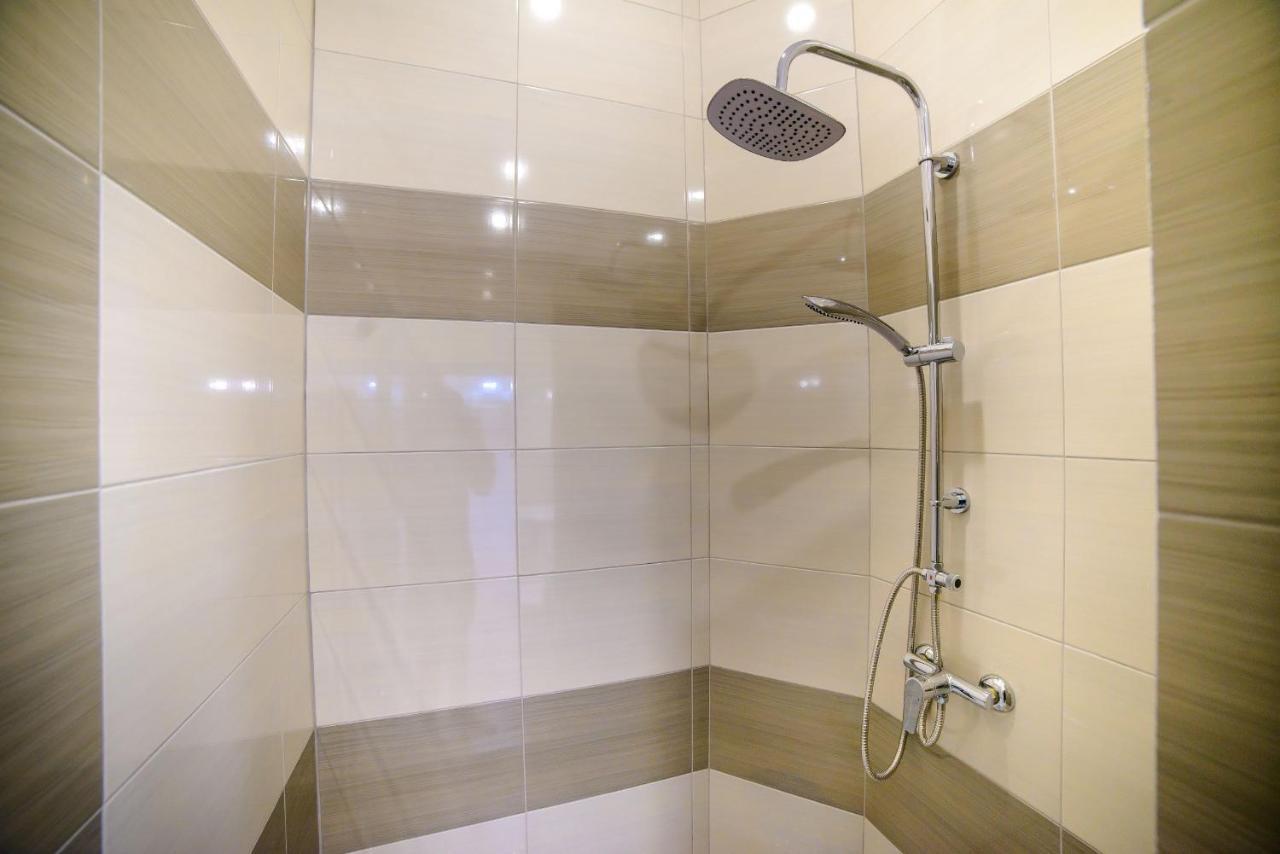 Modern Apartment In Old City Center Lviv Bagian luar foto