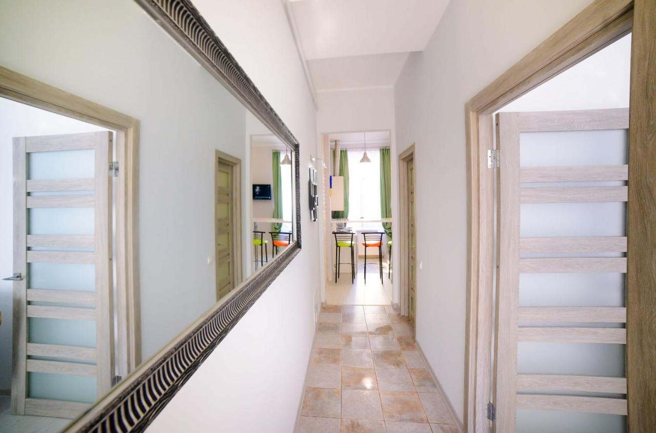 Modern Apartment In Old City Center Lviv Bagian luar foto