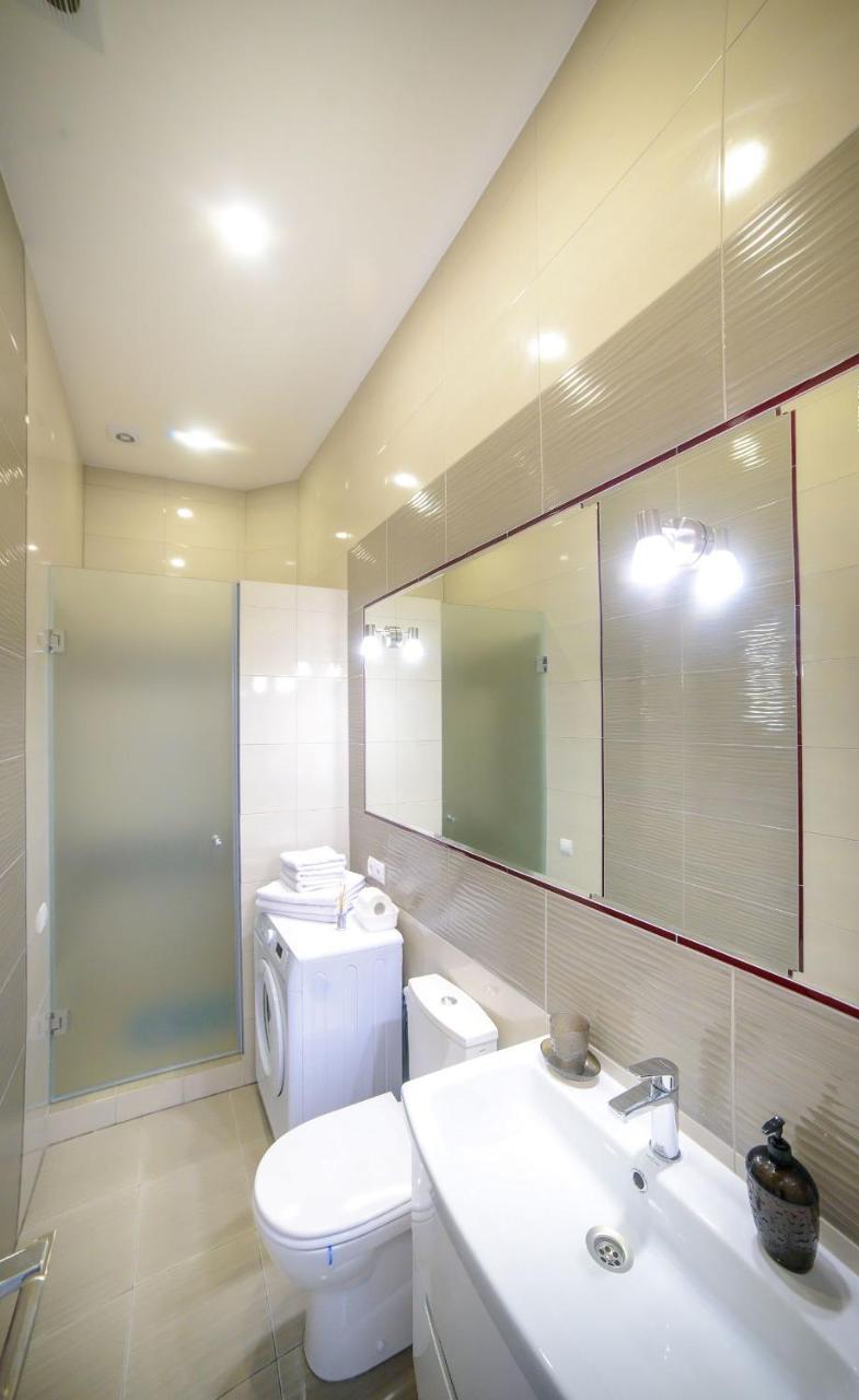 Modern Apartment In Old City Center Lviv Bagian luar foto