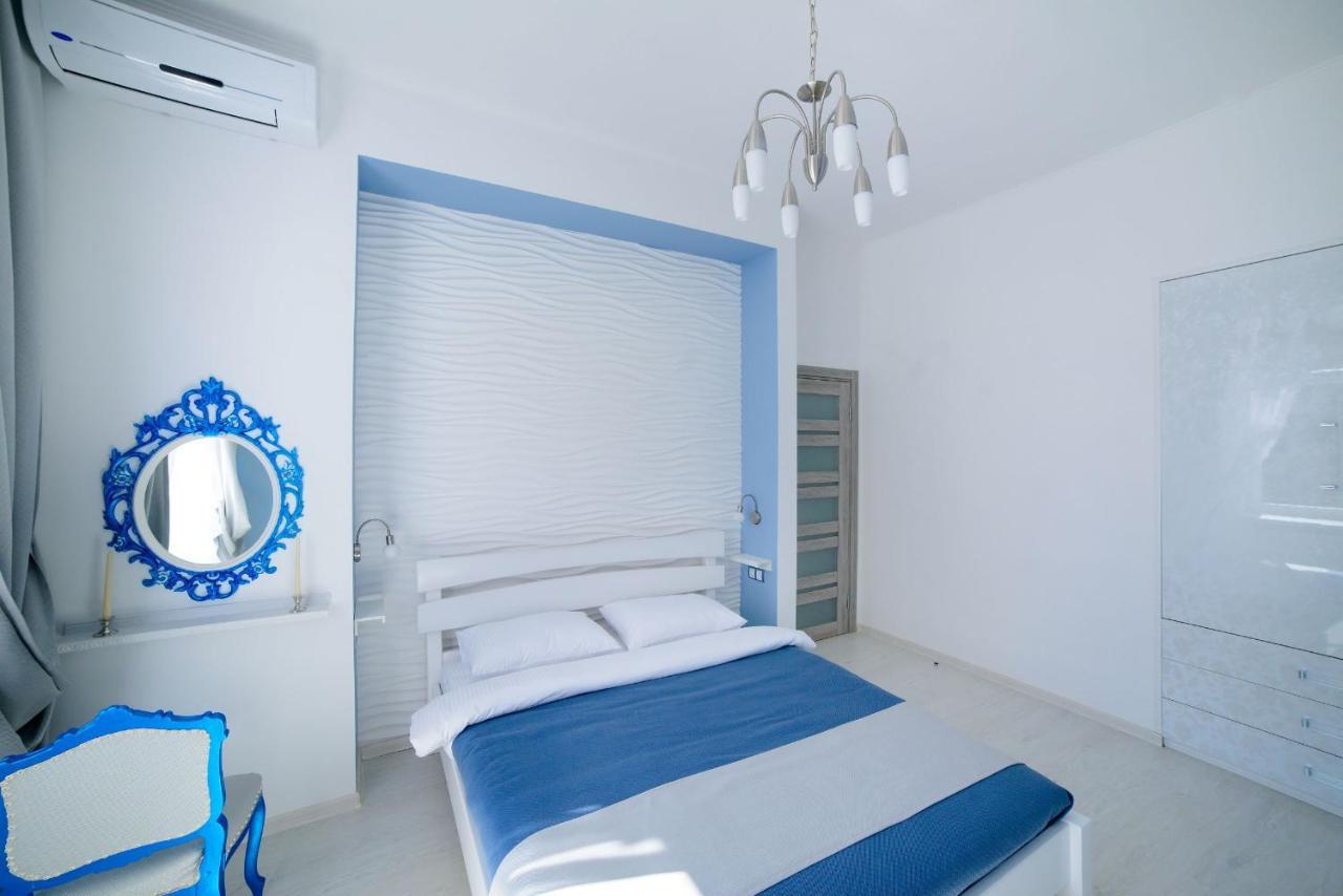 Modern Apartment In Old City Center Lviv Bagian luar foto
